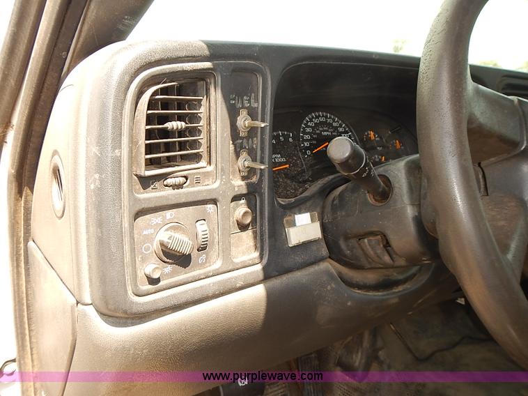 image for item E7792 2005 Chevrolet Silverado 2500HD Ext. Cab pickup truck