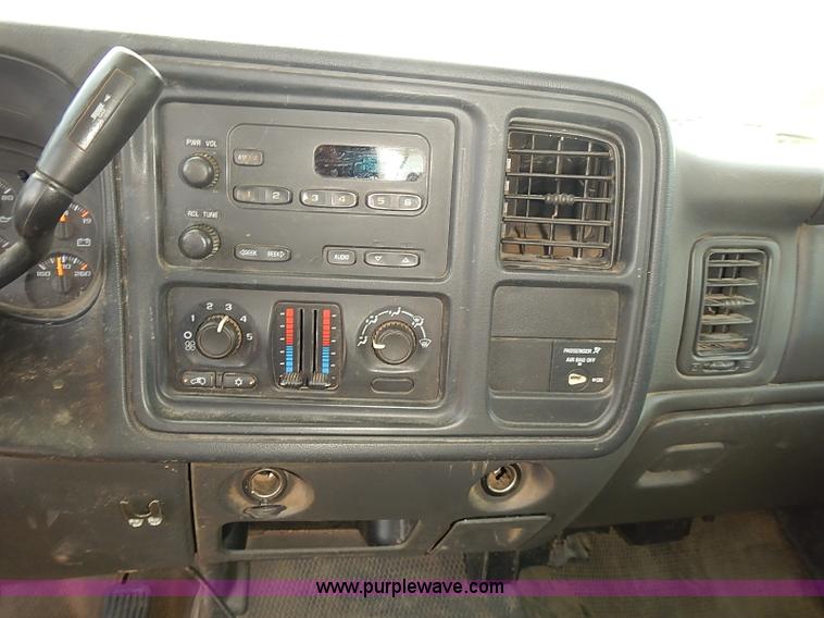 image for item E7792 2005 Chevrolet Silverado 2500HD Ext. Cab pickup truck