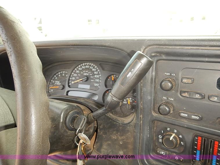 image for item E7792 2005 Chevrolet Silverado 2500HD Ext. Cab pickup truck