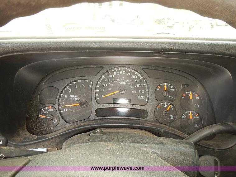 image for item E7792 2005 Chevrolet Silverado 2500HD Ext. Cab pickup truck