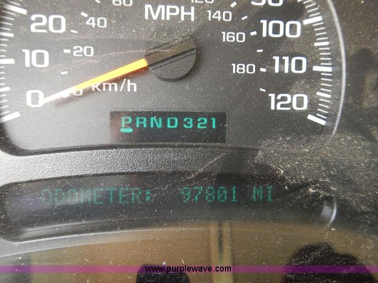 image for item E7792 2005 Chevrolet Silverado 2500HD Ext. Cab pickup truck