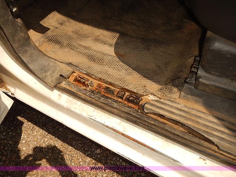 image for item E7792 2005 Chevrolet Silverado 2500HD Ext. Cab pickup truck