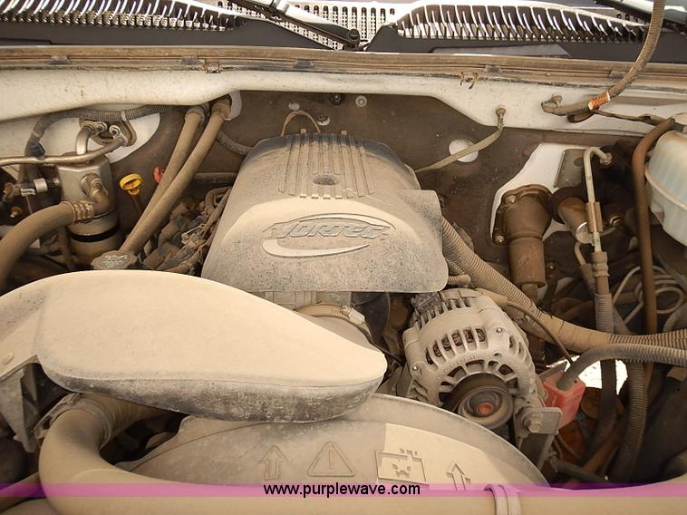 image for item E7792 2005 Chevrolet Silverado 2500HD Ext. Cab pickup truck