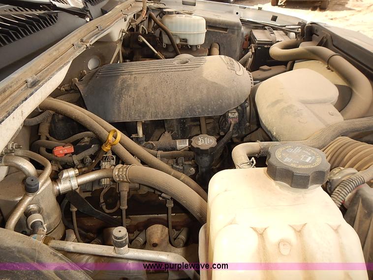 image for item E7792 2005 Chevrolet Silverado 2500HD Ext. Cab pickup truck