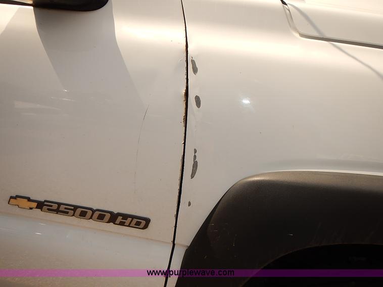 image for item E7792 2005 Chevrolet Silverado 2500HD Ext. Cab pickup truck