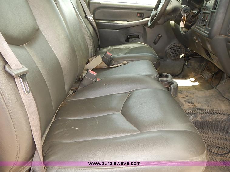 image for item E7792 2005 Chevrolet Silverado 2500HD Ext. Cab pickup truck