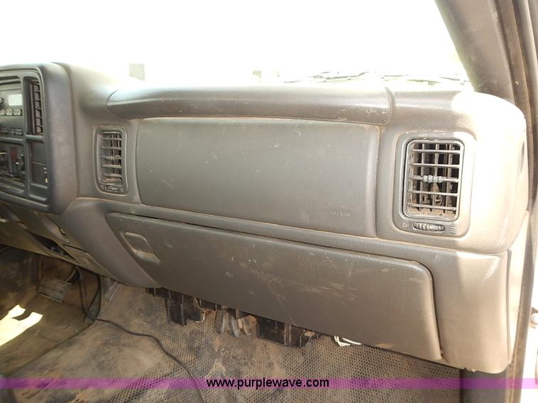 image for item E7792 2005 Chevrolet Silverado 2500HD Ext. Cab pickup truck