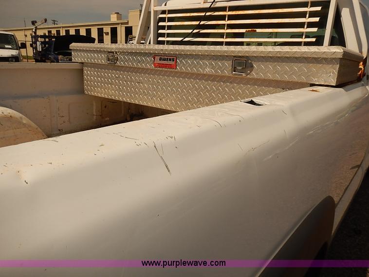 image for item E7792 2005 Chevrolet Silverado 2500HD Ext. Cab pickup truck