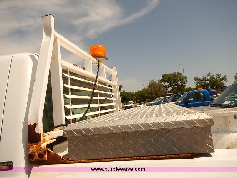 image for item E7792 2005 Chevrolet Silverado 2500HD Ext. Cab pickup truck