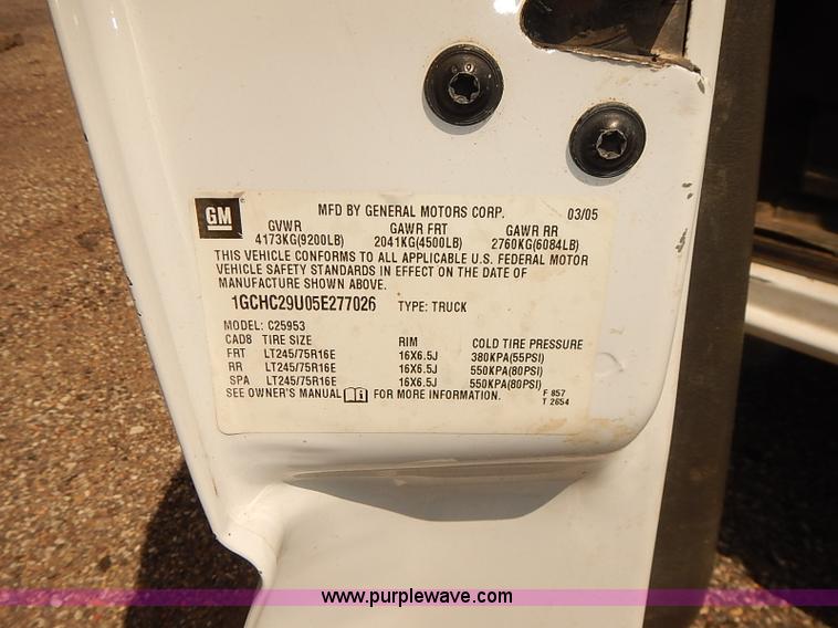 image for item E7792 2005 Chevrolet Silverado 2500HD Ext. Cab pickup truck