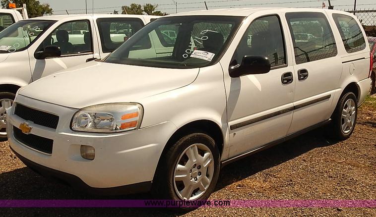 image for item E7794 2008 Chevrolet Uplander LS van