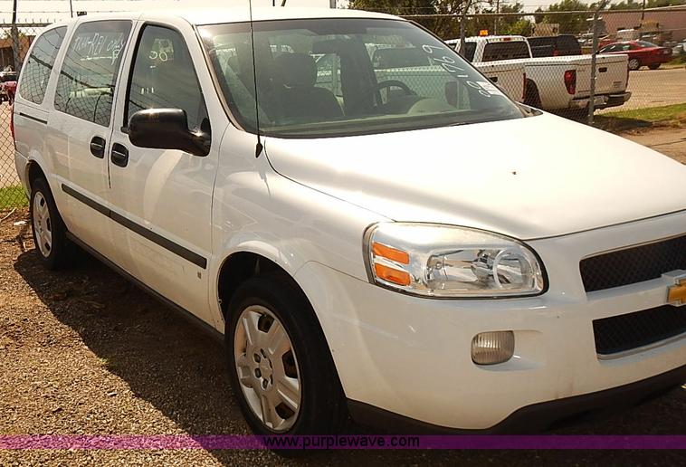 image for item E7794 2008 Chevrolet Uplander LS van