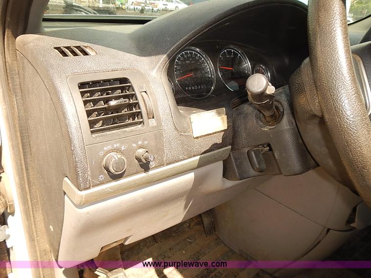 image for item E7794 2008 Chevrolet Uplander LS van