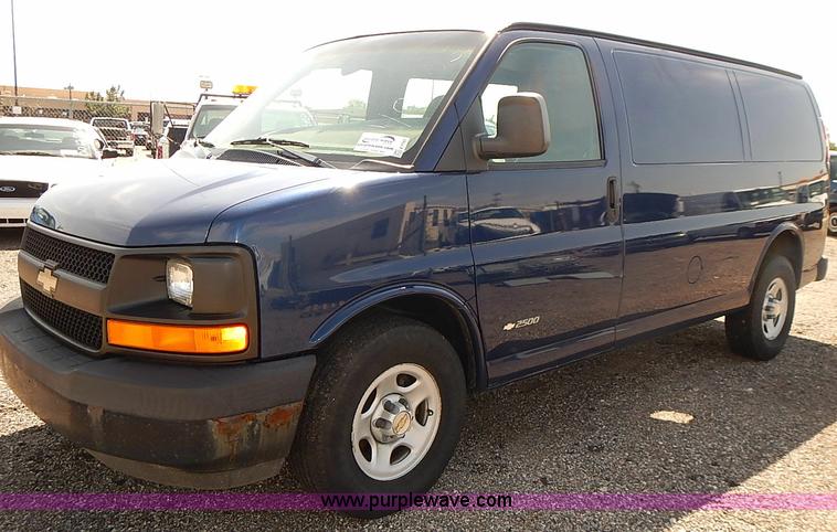 image for item E7797 2003 Chevrolet Express 2500 Cargo van