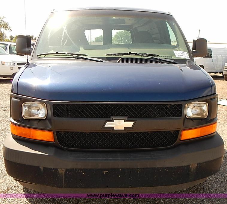 image for item E7797 2003 Chevrolet Express 2500 Cargo van