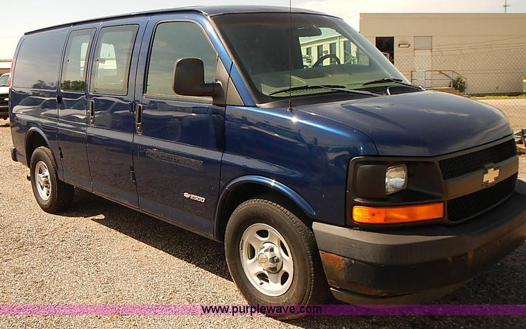 image for item E7797 2003 Chevrolet Express 2500 Cargo van