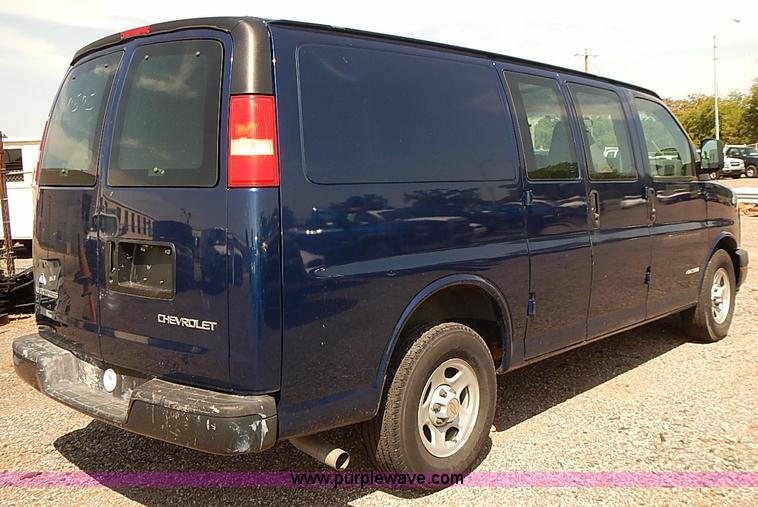 image for item E7797 2003 Chevrolet Express 2500 Cargo van
