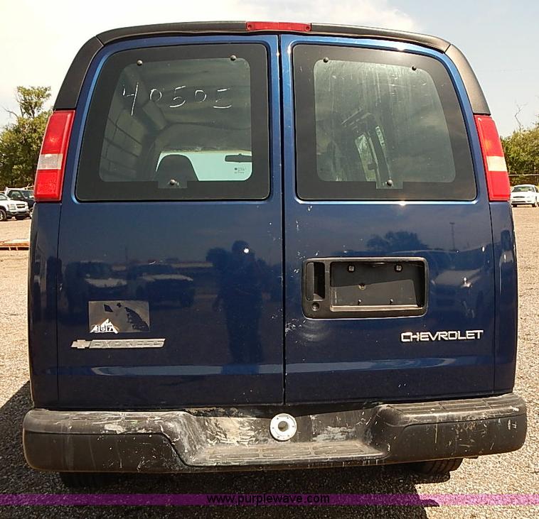 image for item E7797 2003 Chevrolet Express 2500 Cargo van