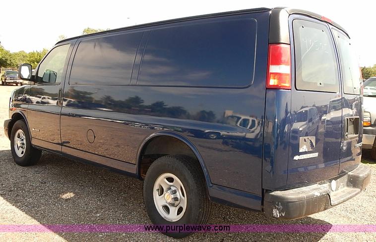 image for item E7797 2003 Chevrolet Express 2500 Cargo van