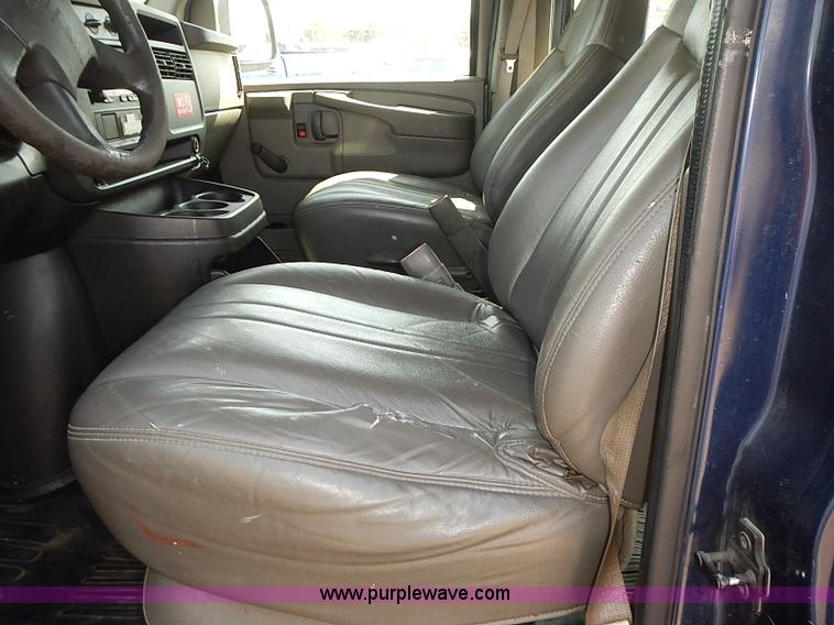 image for item E7797 2003 Chevrolet Express 2500 Cargo van