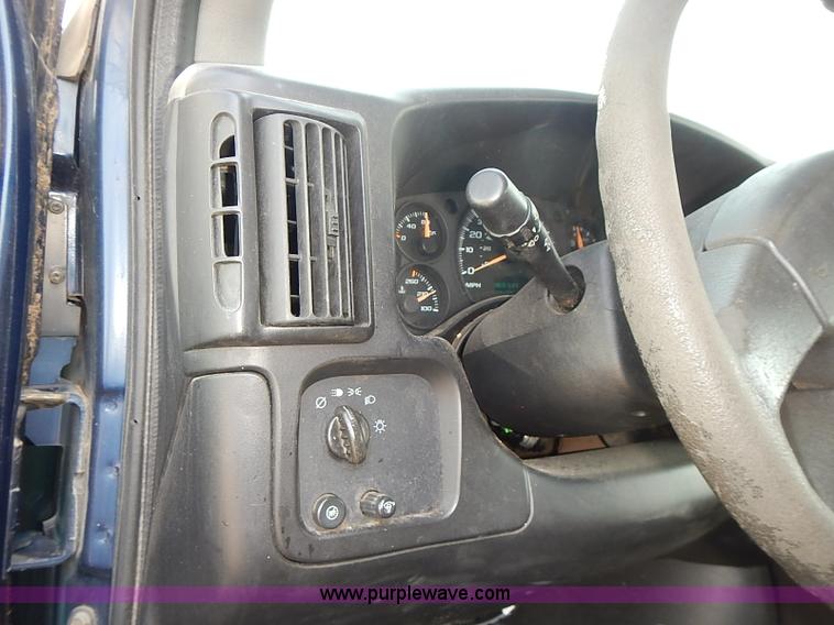 image for item E7797 2003 Chevrolet Express 2500 Cargo van