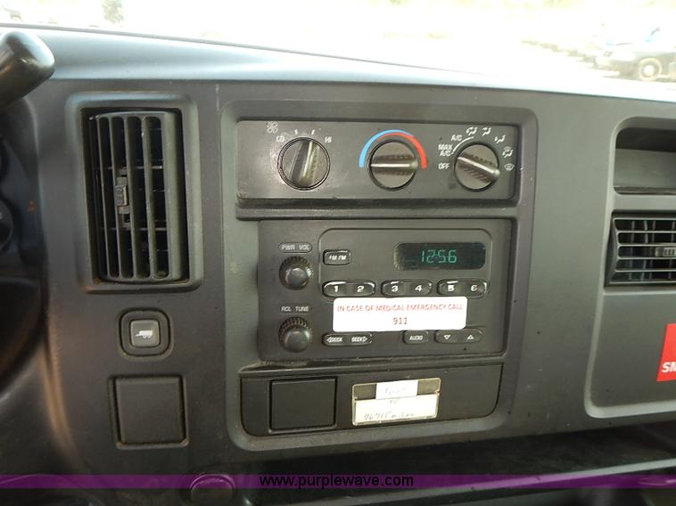 image for item E7797 2003 Chevrolet Express 2500 Cargo van