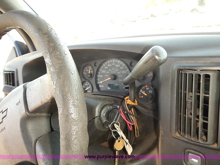 image for item E7797 2003 Chevrolet Express 2500 Cargo van