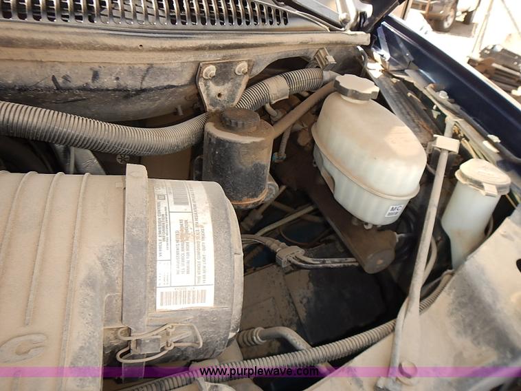 image for item E7797 2003 Chevrolet Express 2500 Cargo van