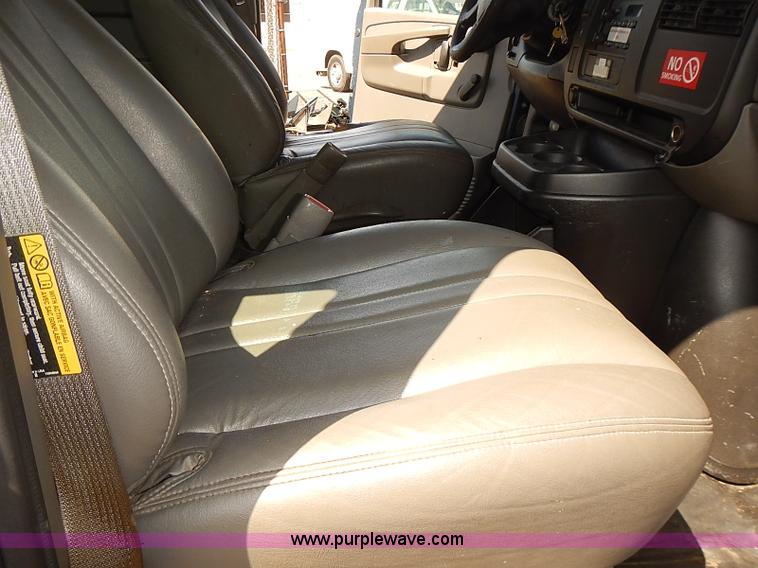 image for item E7797 2003 Chevrolet Express 2500 Cargo van