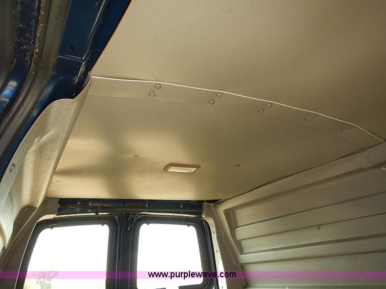 image for item E7797 2003 Chevrolet Express 2500 Cargo van