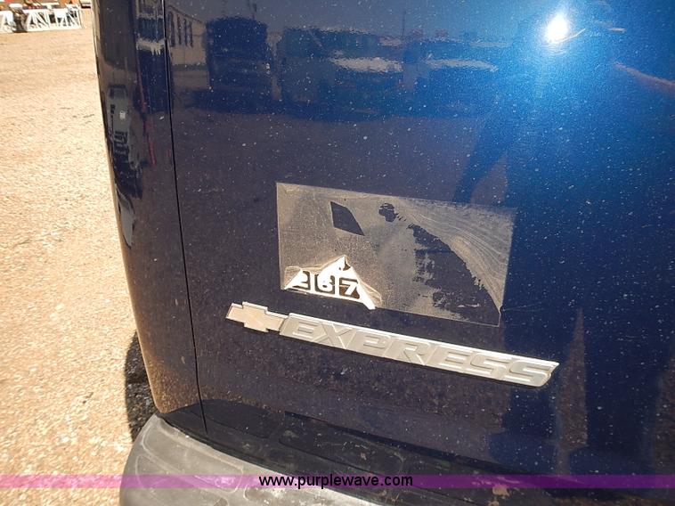 image for item E7797 2003 Chevrolet Express 2500 Cargo van