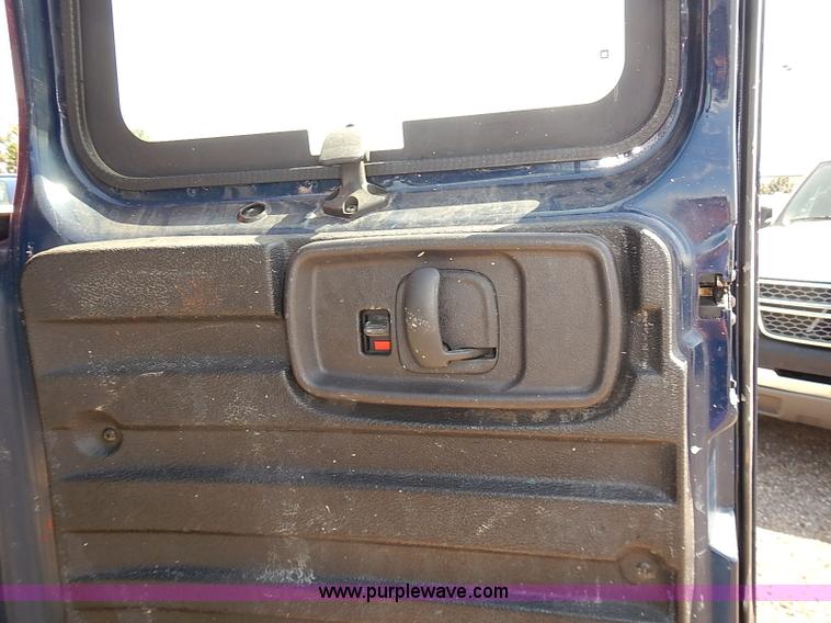image for item E7797 2003 Chevrolet Express 2500 Cargo van
