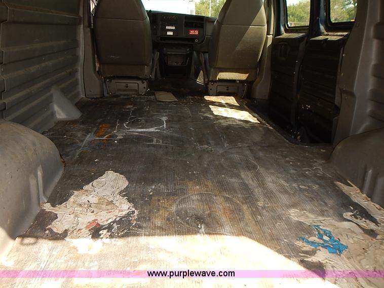 image for item E7797 2003 Chevrolet Express 2500 Cargo van