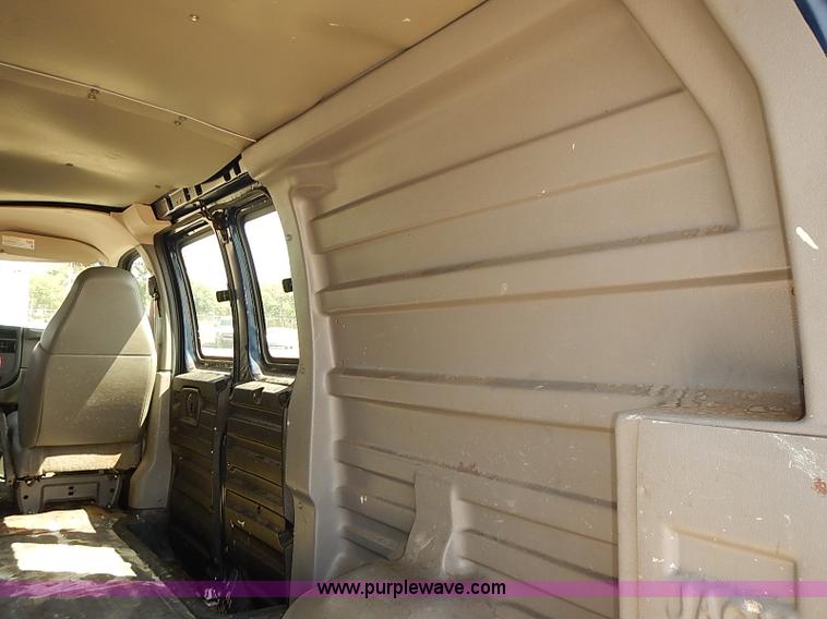 image for item E7797 2003 Chevrolet Express 2500 Cargo van