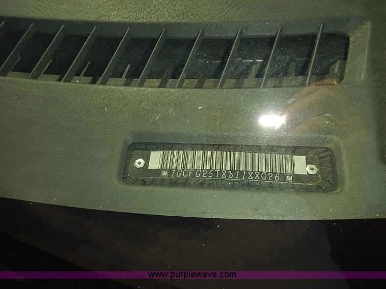 image for item E7797 2003 Chevrolet Express 2500 Cargo van