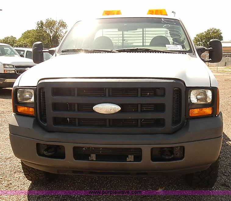 image for item E7798 2006 Ford F250 Super Duty SuperCab utility truck