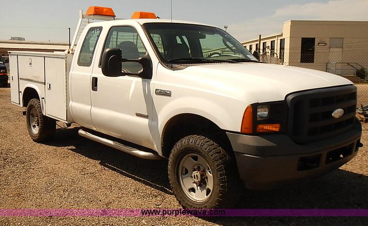 image for item E7798 2006 Ford F250 Super Duty SuperCab utility truck