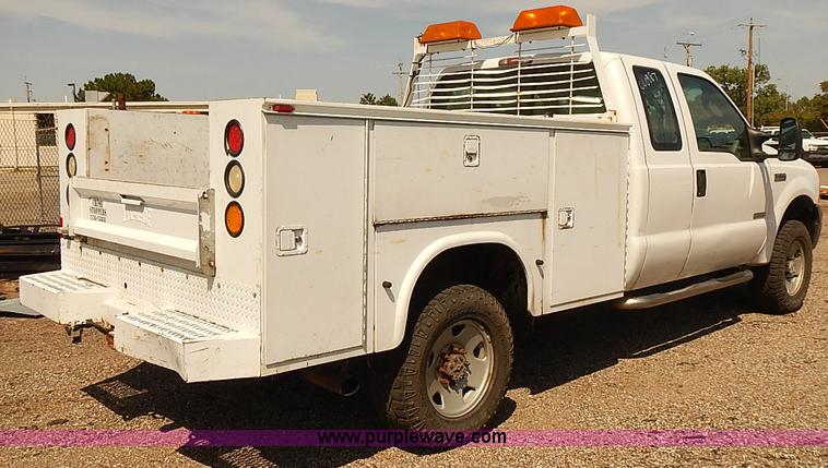 image for item E7798 2006 Ford F250 Super Duty SuperCab utility truck