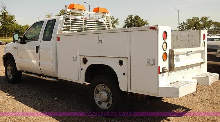 image for item E7798 2006 Ford F250 Super Duty SuperCab utility truck