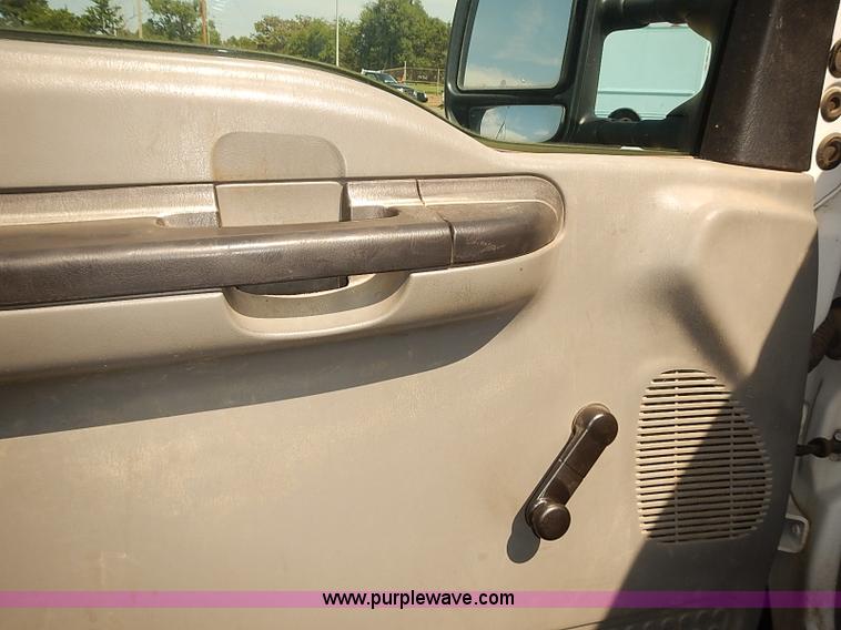 image for item E7798 2006 Ford F250 Super Duty SuperCab utility truck