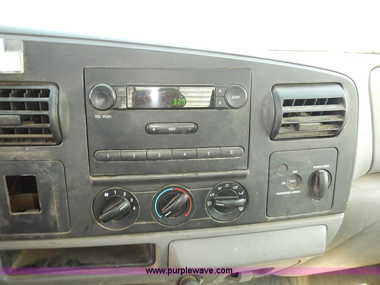 image for item E7798 2006 Ford F250 Super Duty SuperCab utility truck