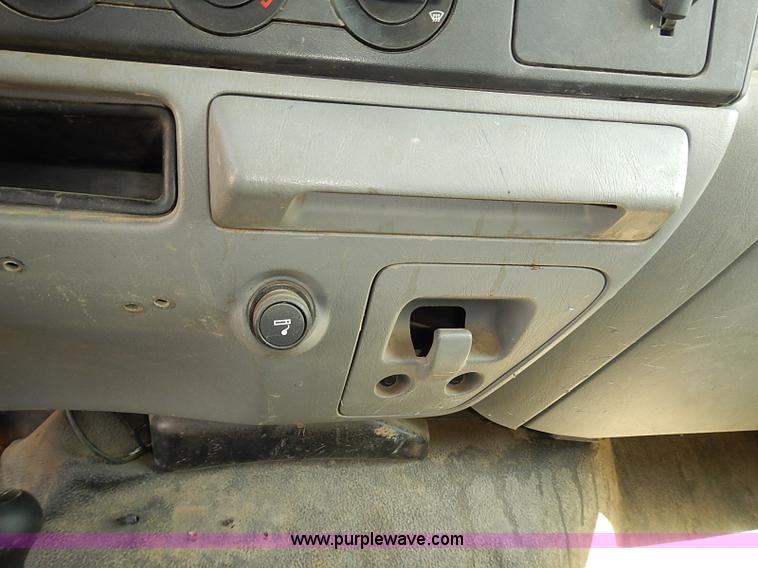 image for item E7798 2006 Ford F250 Super Duty SuperCab utility truck
