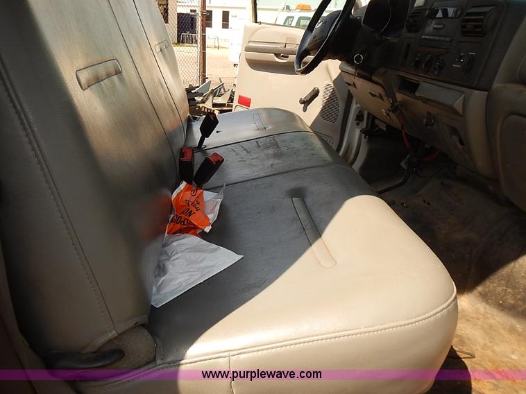 image for item E7798 2006 Ford F250 Super Duty SuperCab utility truck