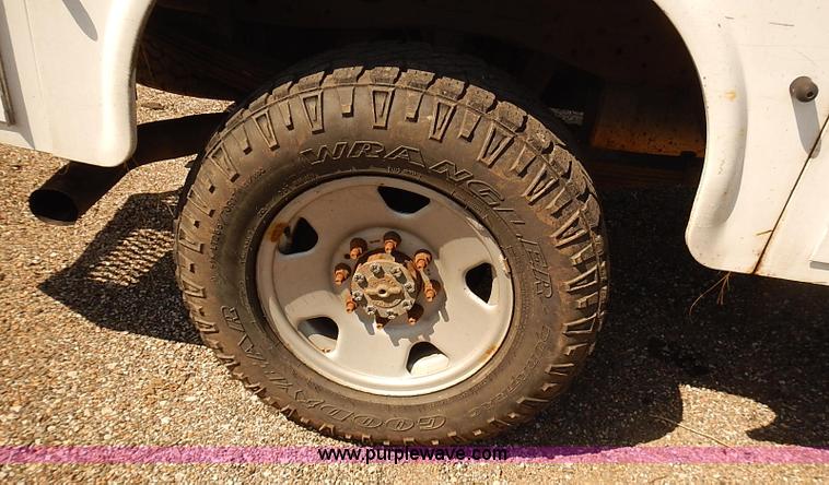 image for item E7798 2006 Ford F250 Super Duty SuperCab utility truck