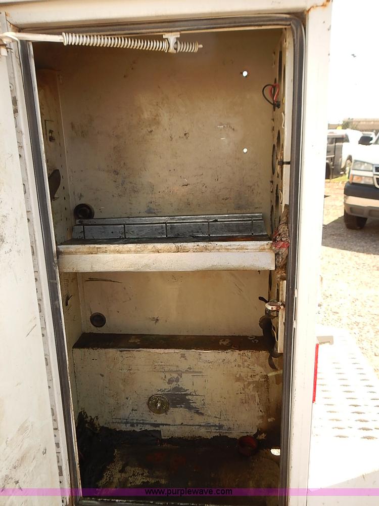 image for item E7798 2006 Ford F250 Super Duty SuperCab utility truck