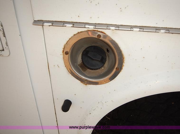 image for item E7798 2006 Ford F250 Super Duty SuperCab utility truck