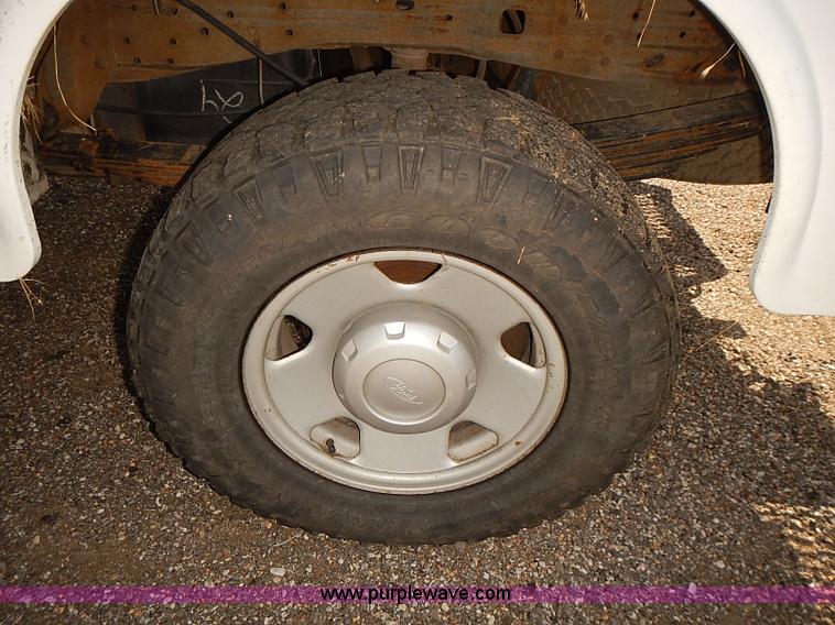 image for item E7798 2006 Ford F250 Super Duty SuperCab utility truck