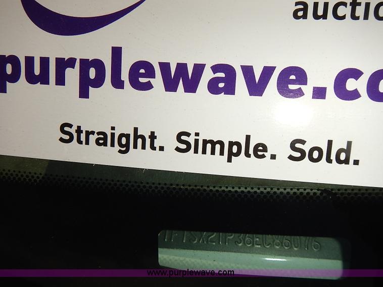 image for item E7798 2006 Ford F250 Super Duty SuperCab utility truck