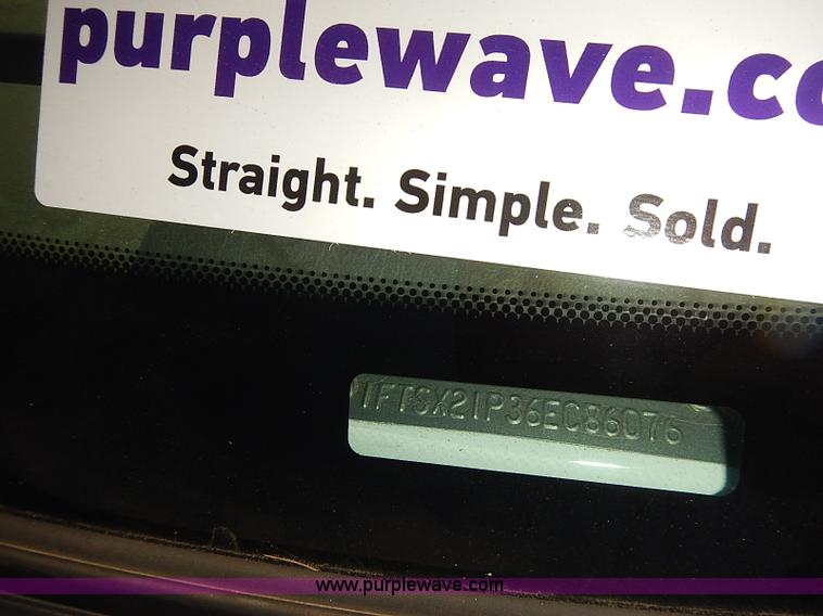 image for item E7798 2006 Ford F250 Super Duty SuperCab utility truck