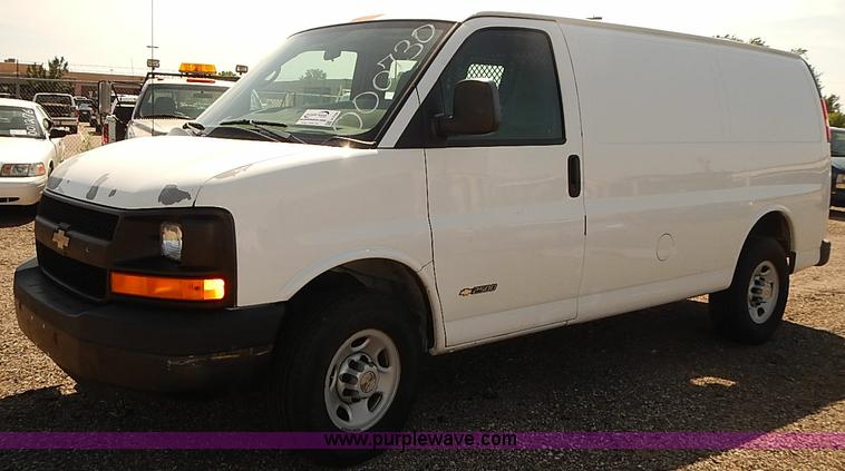 image for item E7799 2005 Chevrolet Express 2500 Cargo van